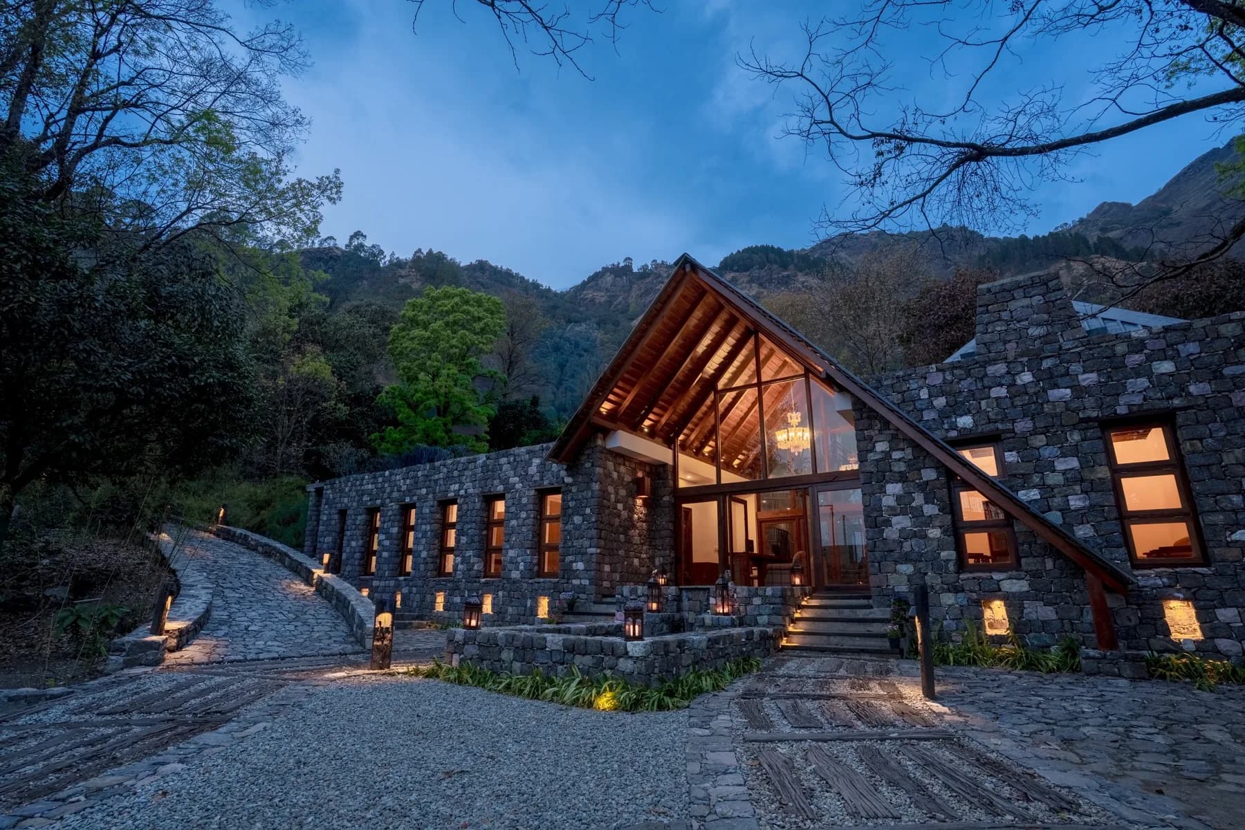 Kaansya Resort treehouse overlooking the misty Himalayan valleys